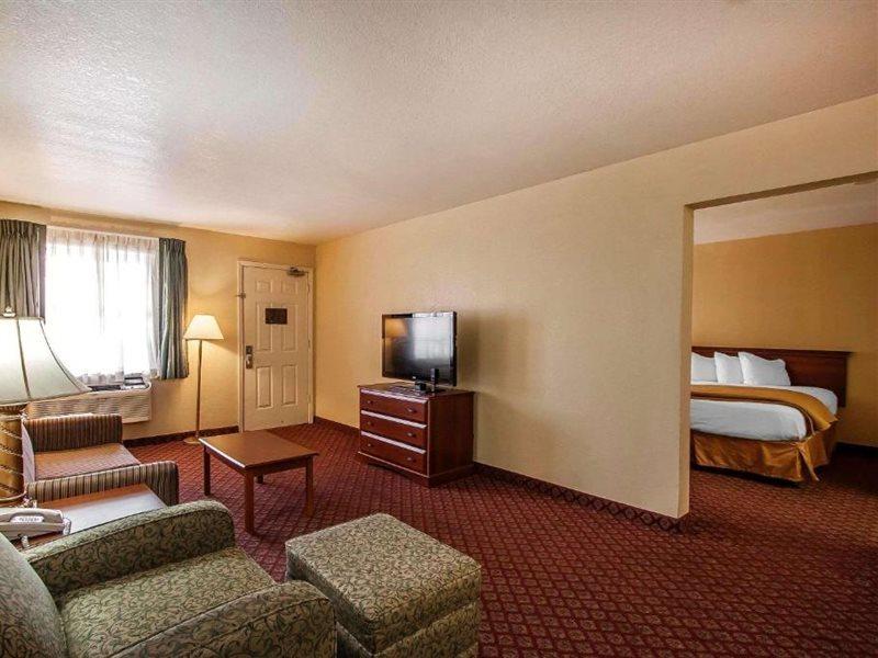 Covington Quality Inn & Suites מראה חיצוני תמונה