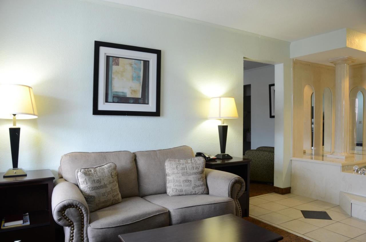 Covington Quality Inn & Suites מראה חיצוני תמונה